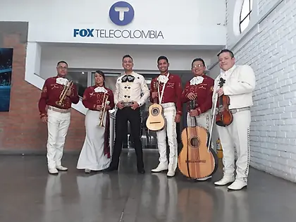 Mariachi Castillo con seis músicos en un evento corporativo en Bogotá